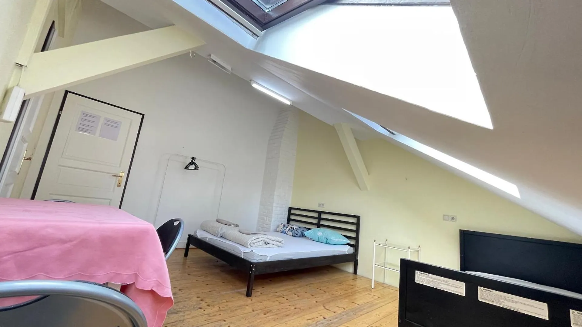 Schoepfwerk Hostel Vienna Homestay