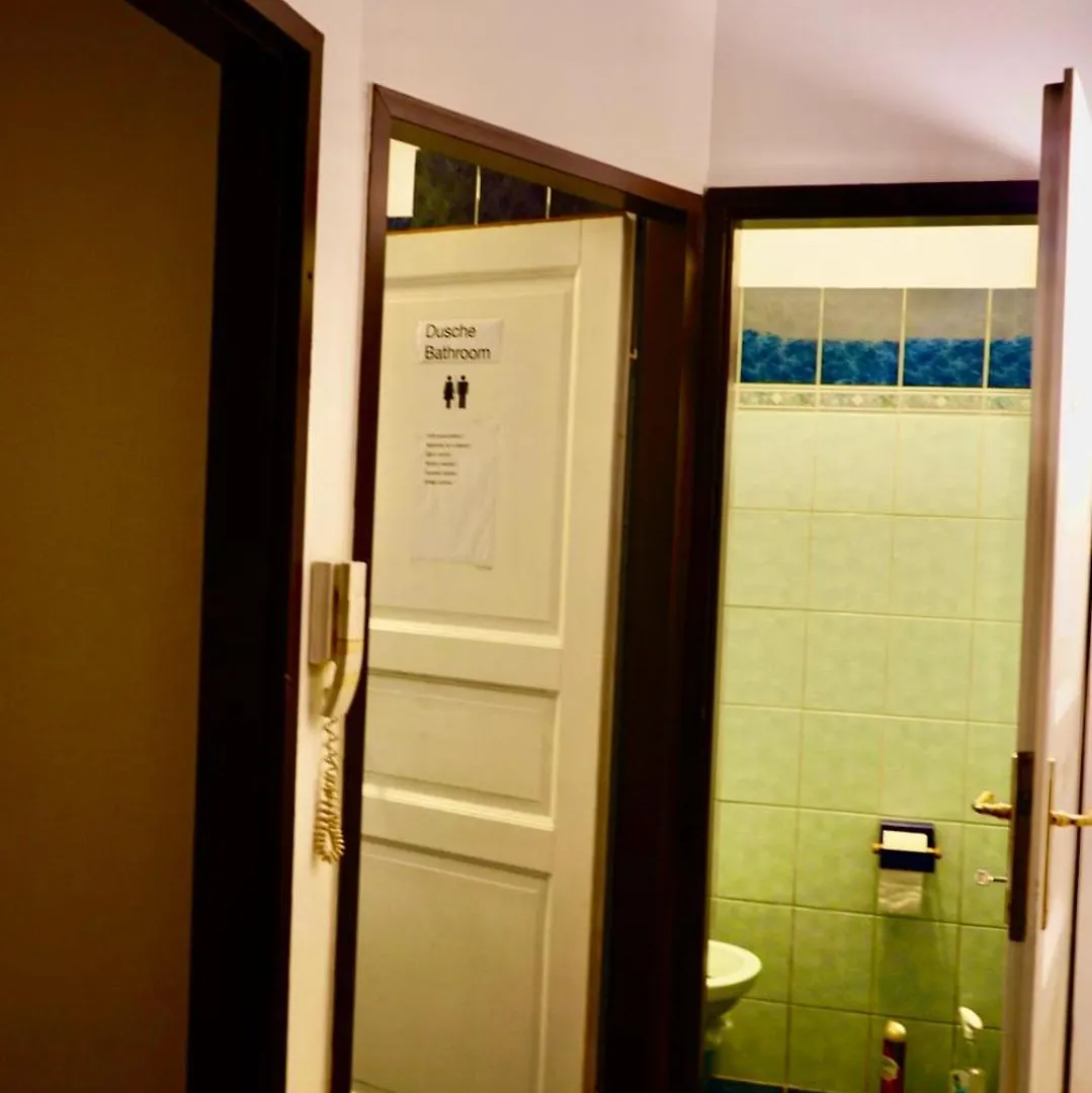 Schoepfwerk Hostel Vienna Homestay